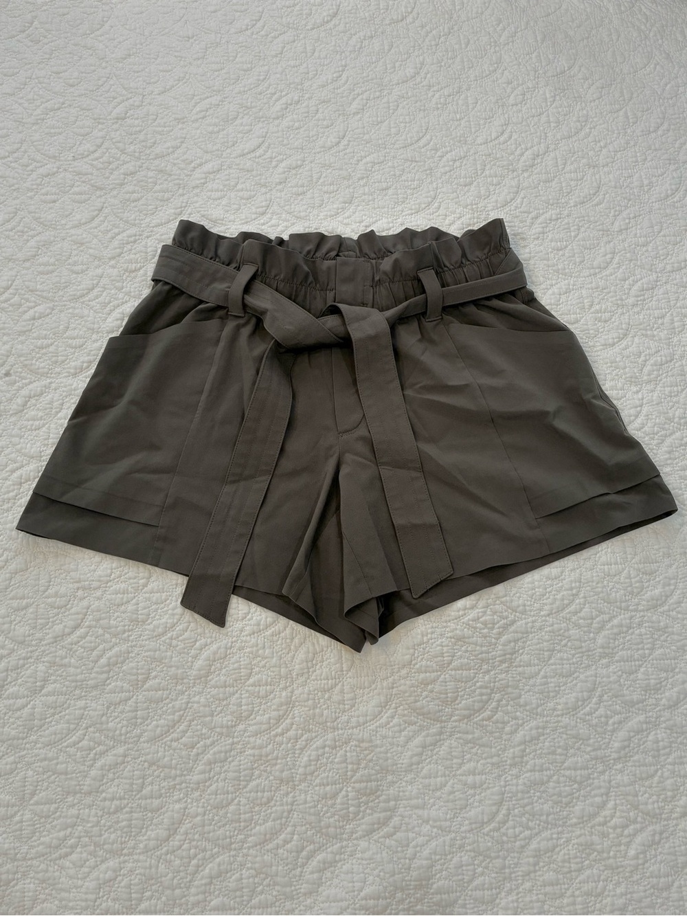 Athleta Skyline Paperbag Shorts High Rise Grey/Green Sz 4 Tie Waist Lightweight